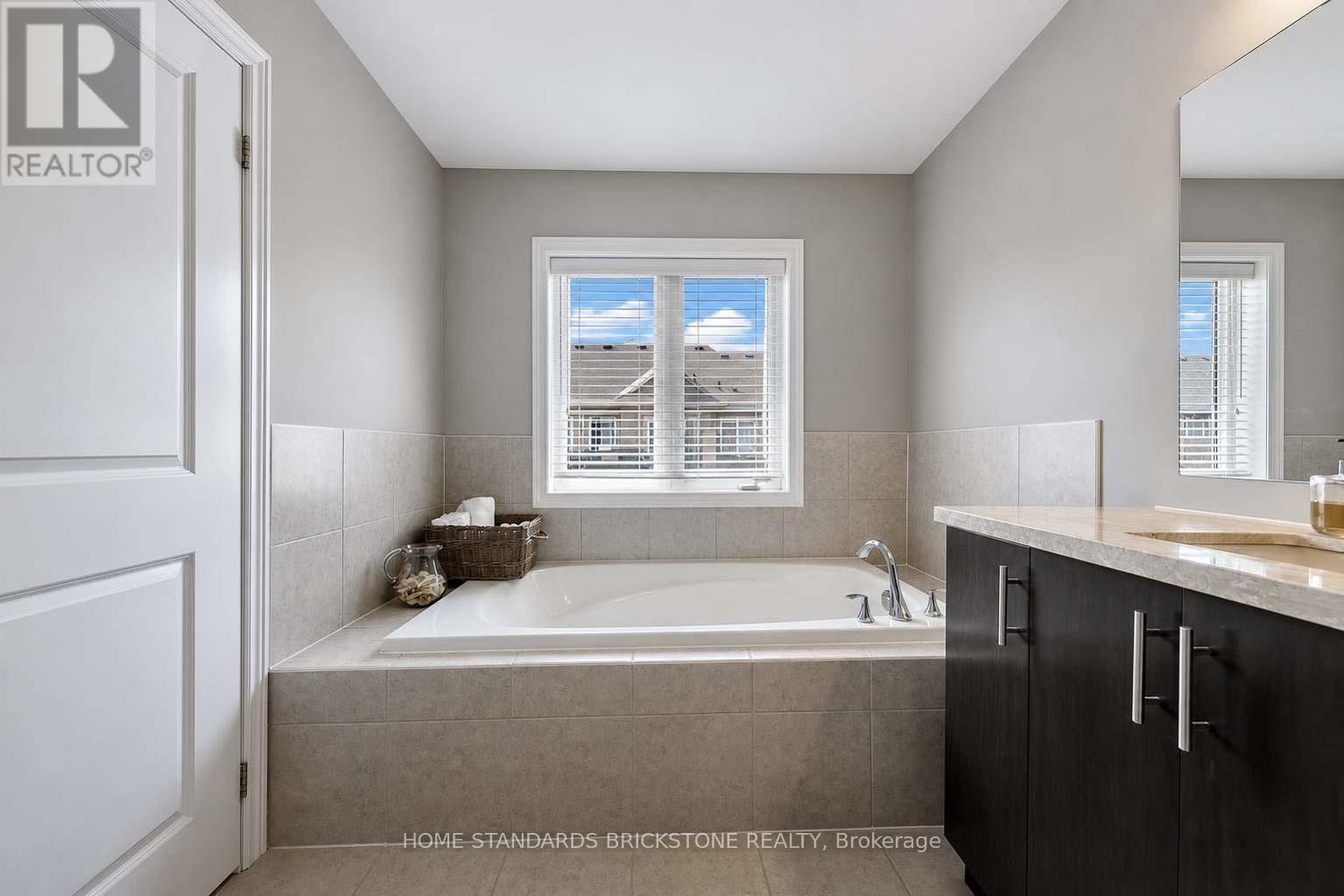 3058 Eberly Woods Drive, Oakville, Ontario  L6M 0T5 - Photo 21 - W13682326