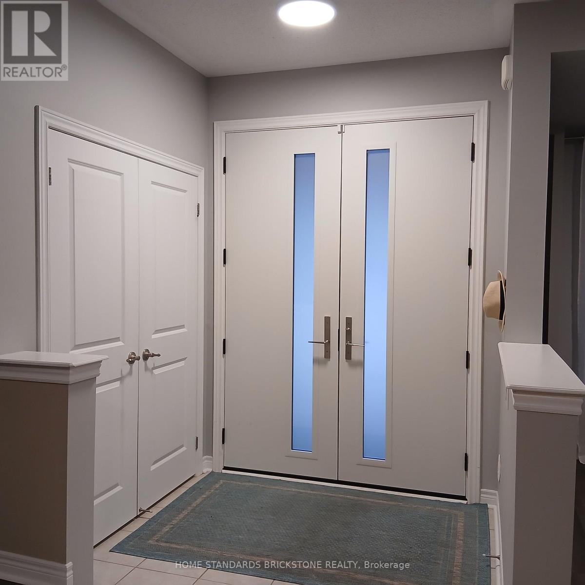 3058 Eberly Woods Drive, Oakville, Ontario  L6M 0T5 - Photo 3 - W13682326