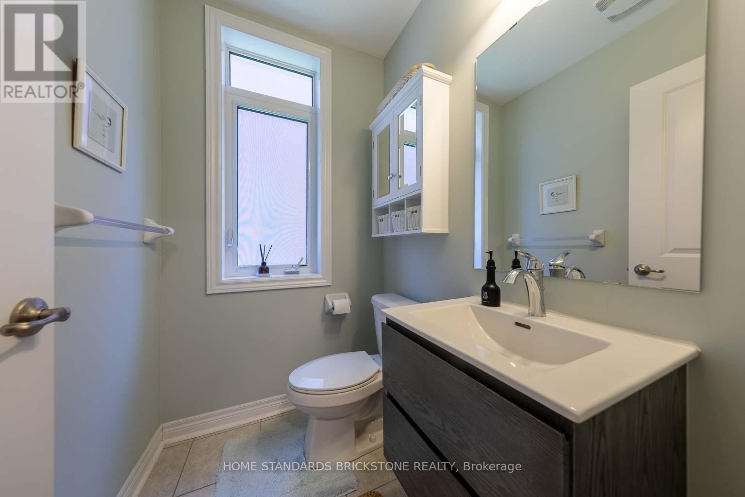 3058 Eberly Woods Drive, Oakville, Ontario  L6M 0T5 - Photo 7 - W13682326