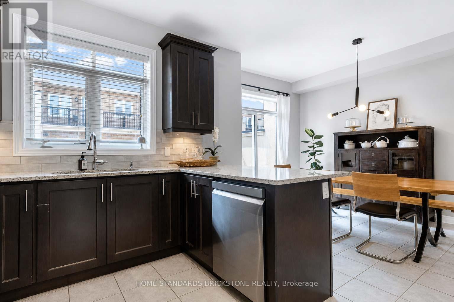 3058 Eberly Woods Drive, Oakville, Ontario  L6M 0T5 - Photo 9 - W13682326