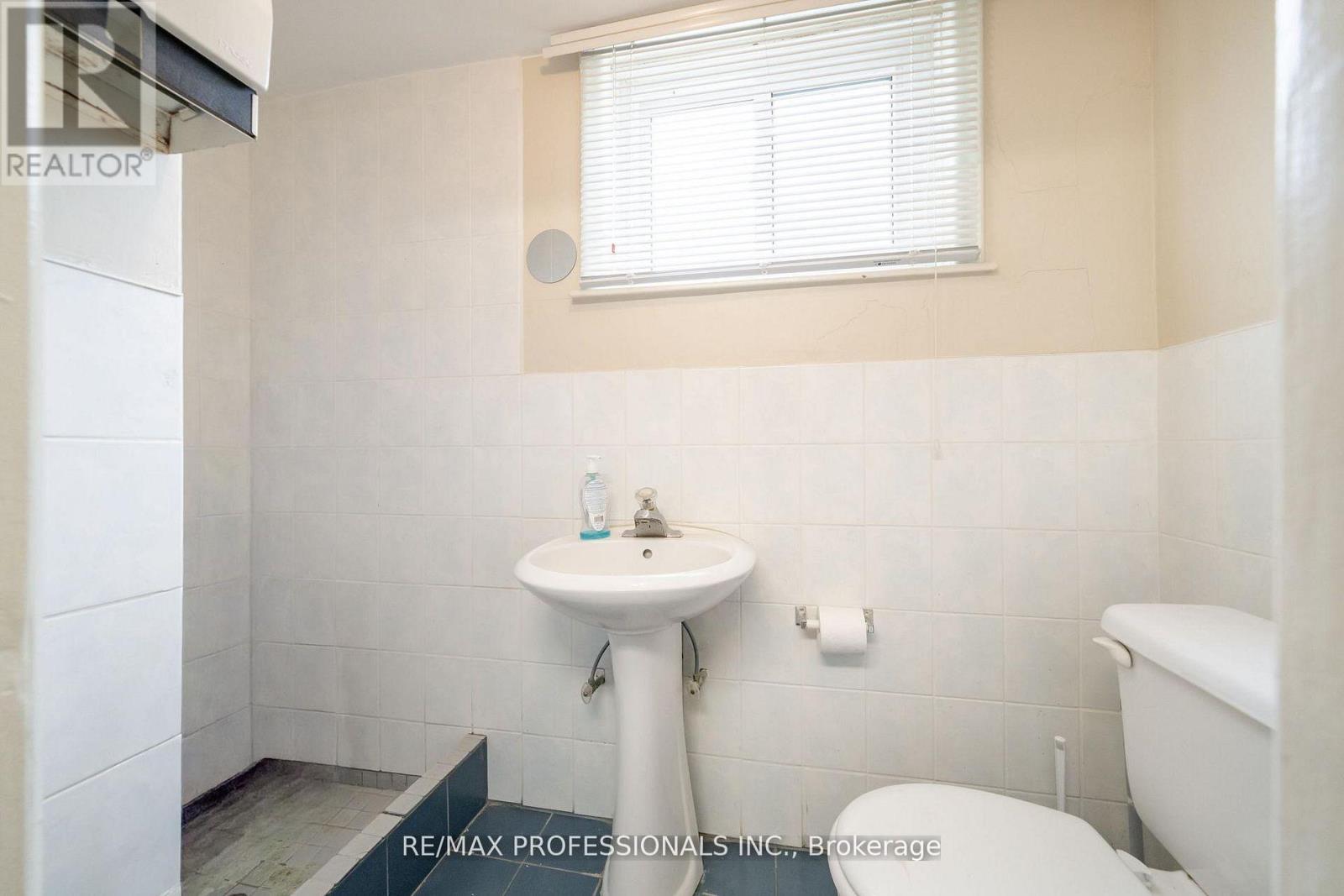586 Browns Line, Toronto, Ontario  M8W 3V5 - Photo 19 - W13682362