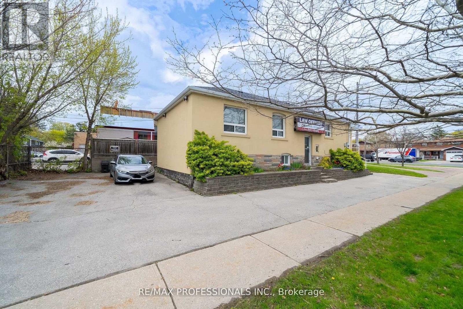586 Browns Line, Toronto, Ontario  M8W 3V5 - Photo 3 - W13682362