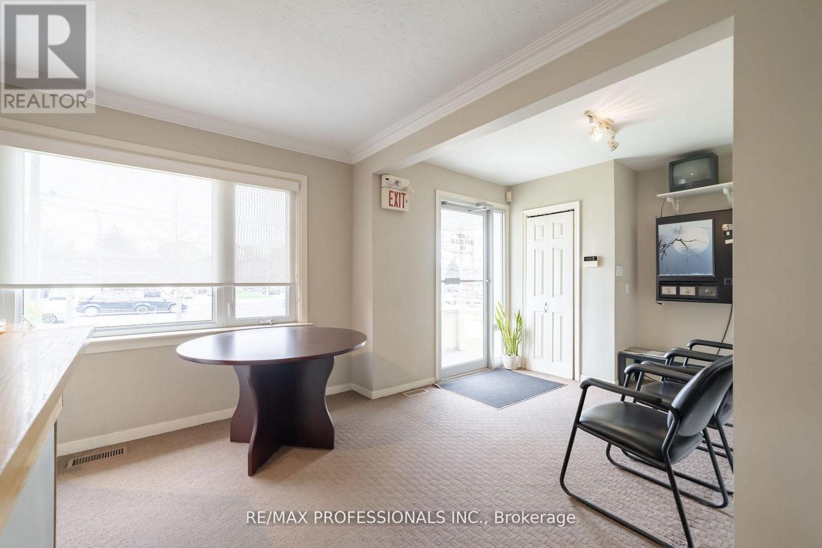 586 Browns Line, Toronto, Ontario  M8W 3V5 - Photo 6 - W13682362