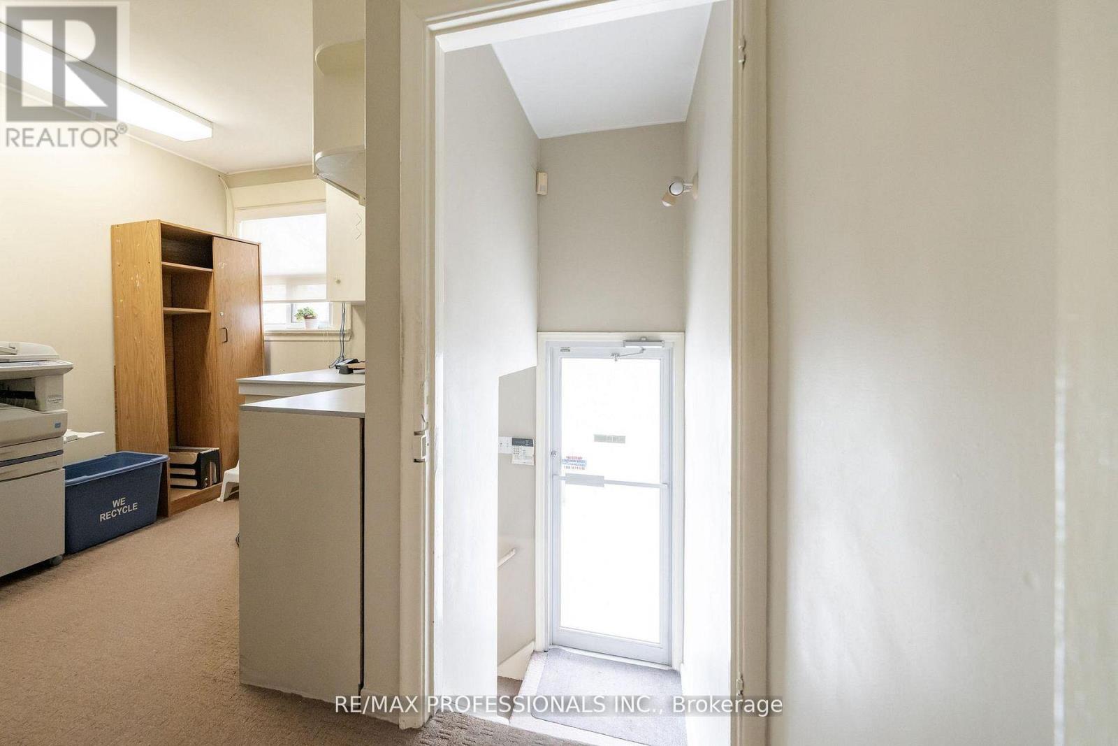 586 Browns Line, Toronto, Ontario  M8W 3V5 - Photo 8 - W13682362