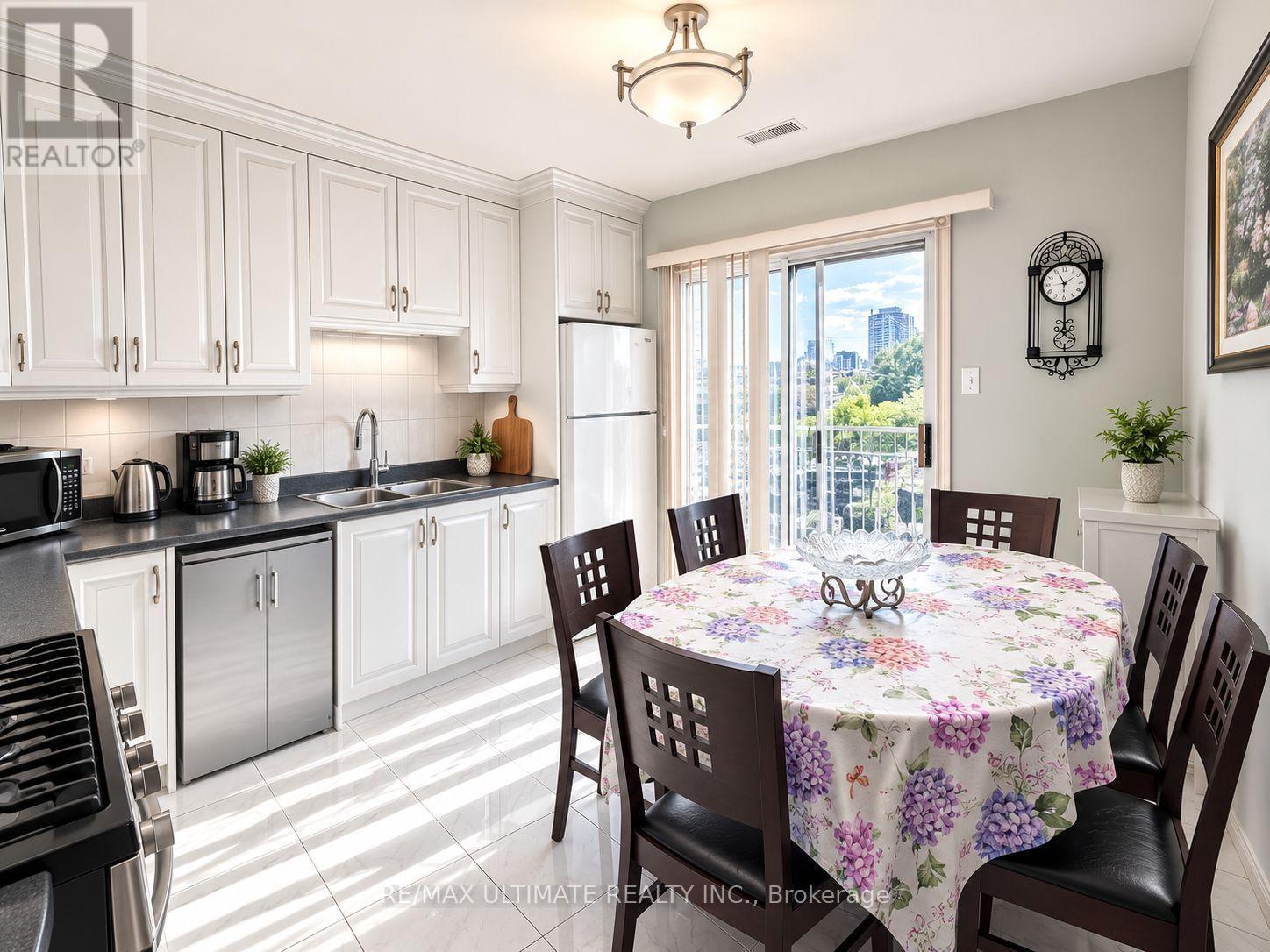 1440 Dufferin Street, Toronto, Ontario  M6H 3L2 - Photo 12 - W13682410