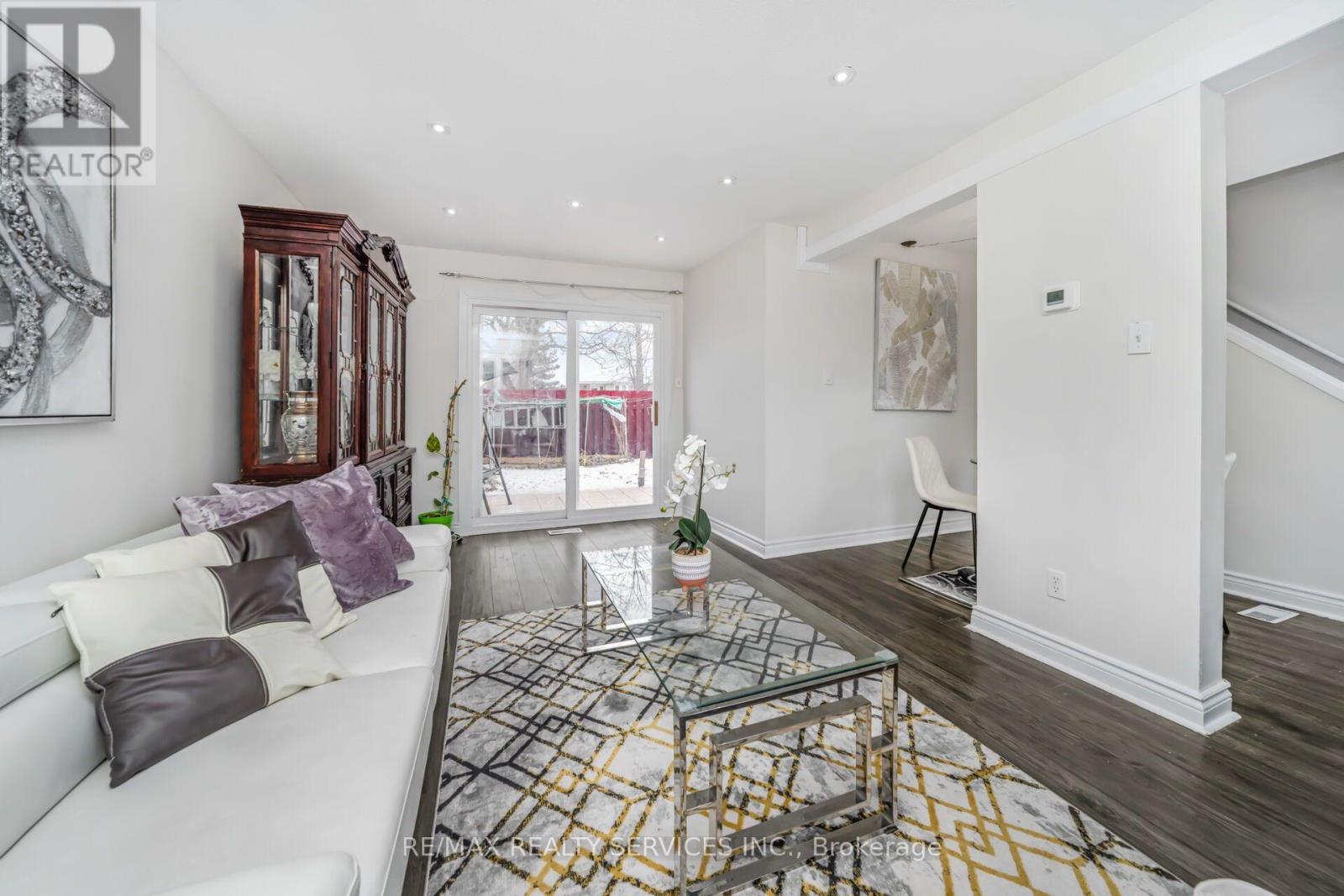 11 Juliette Square, Brampton, Ontario  L6S 2M6 - Photo 11 - W13682506