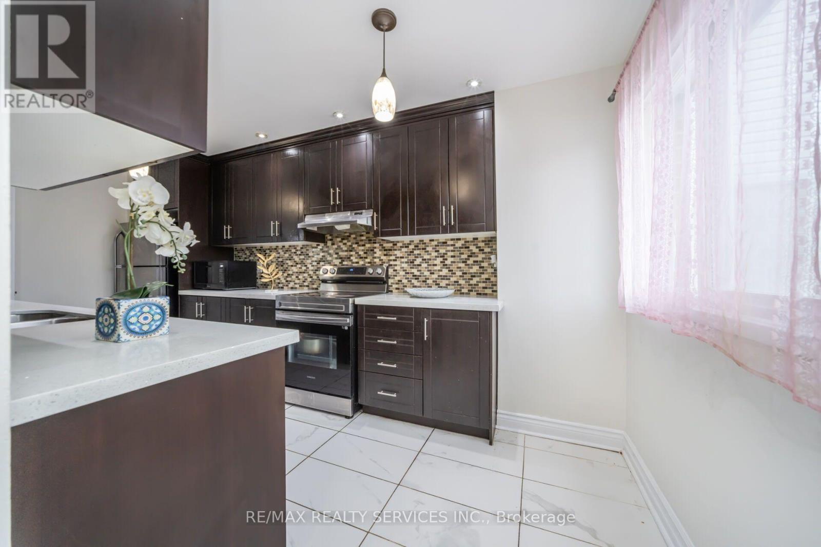 11 Juliette Square, Brampton, Ontario  L6S 2M6 - Photo 14 - W13682506