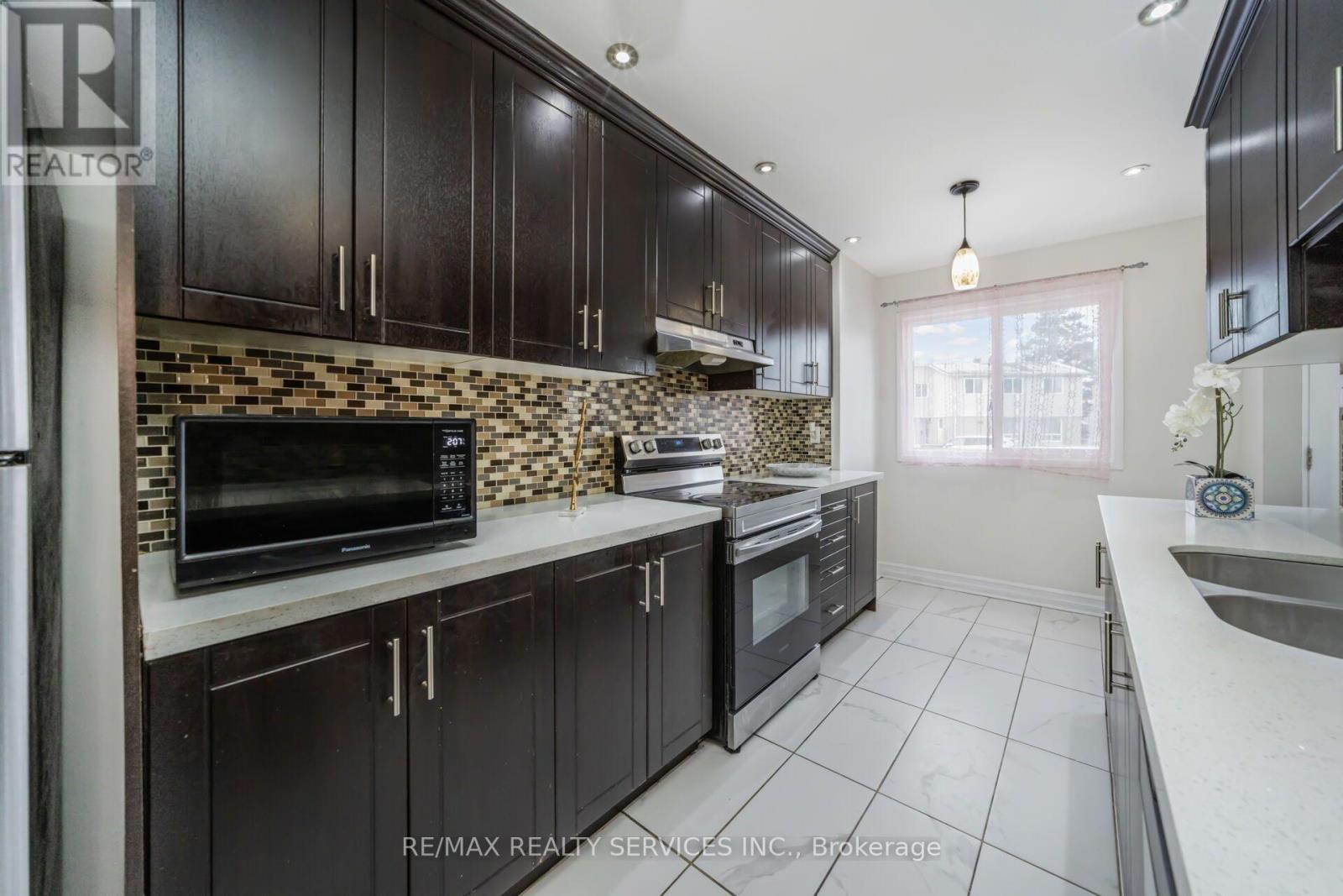 11 Juliette Square, Brampton, Ontario  L6S 2M6 - Photo 16 - W13682506