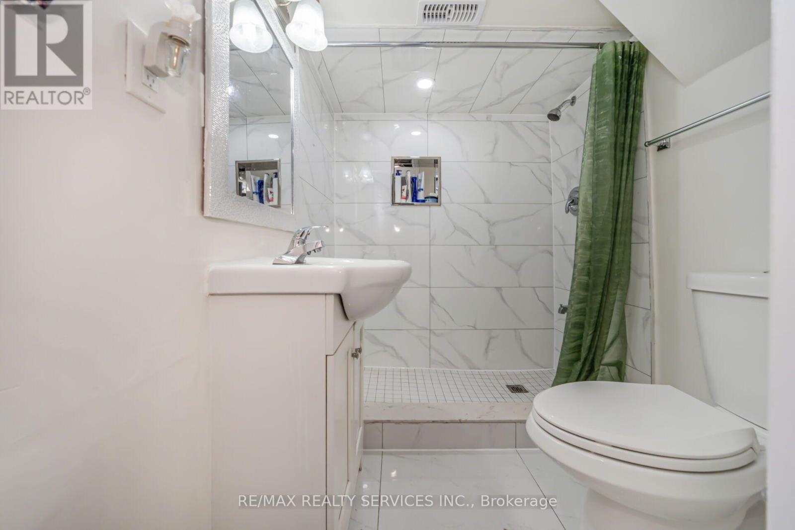 11 Juliette Square, Brampton, Ontario  L6S 2M6 - Photo 36 - W13682506