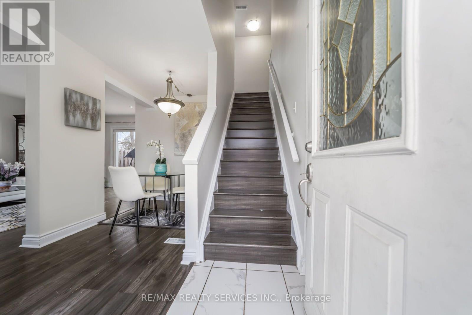 11 Juliette Square, Brampton, Ontario  L6S 2M6 - Photo 4 - W13682506