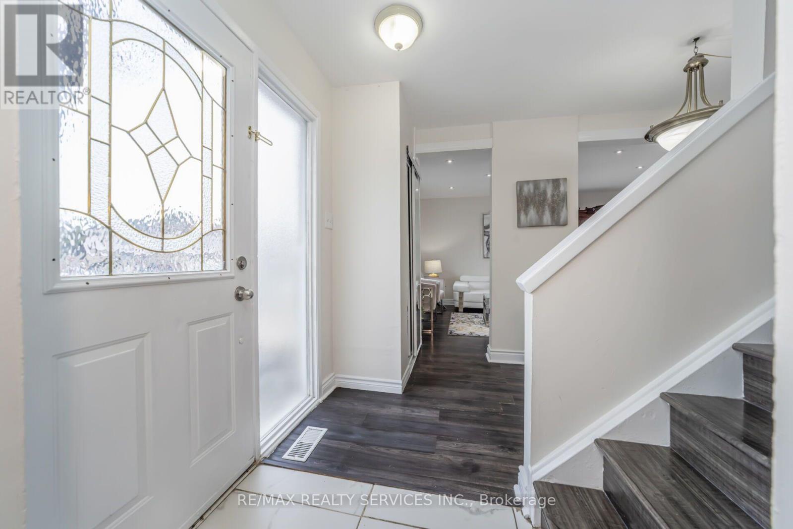 11 Juliette Square, Brampton, Ontario  L6S 2M6 - Photo 5 - W13682506