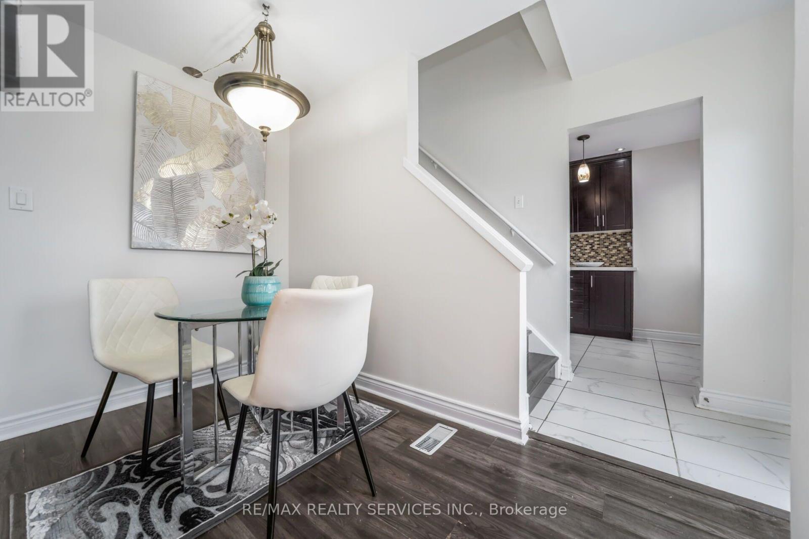 11 Juliette Square, Brampton, Ontario  L6S 2M6 - Photo 7 - W13682506