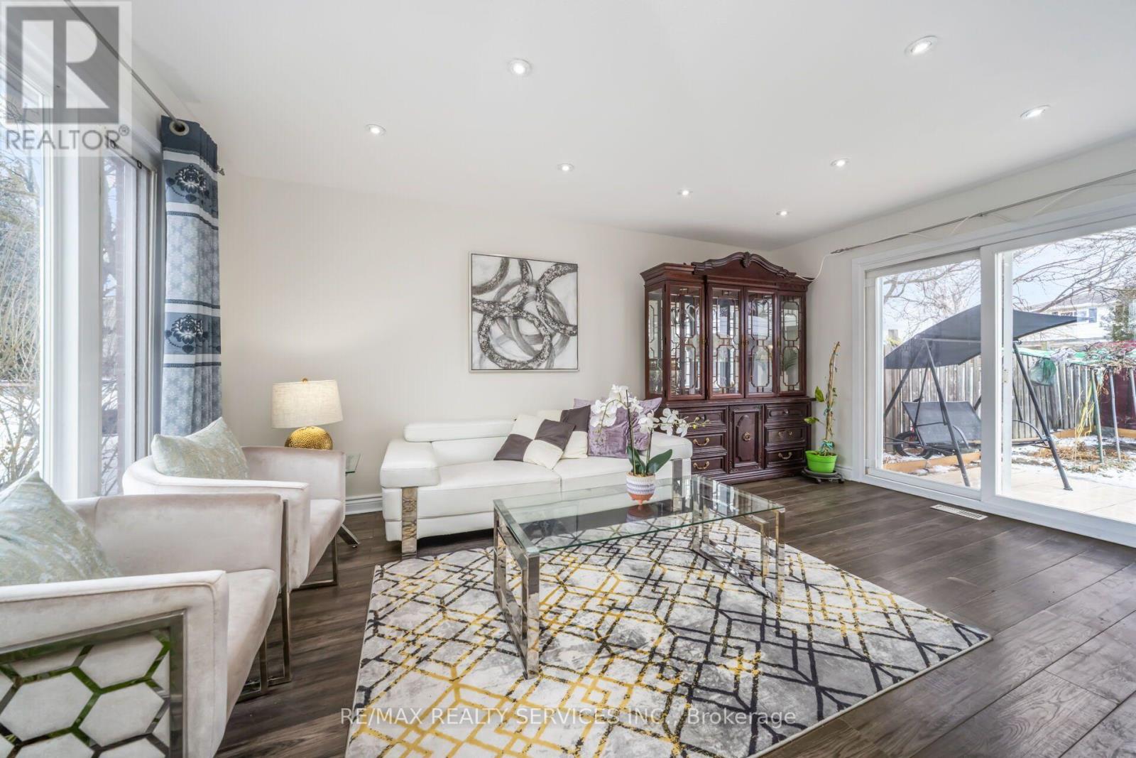 11 Juliette Square, Brampton, Ontario  L6S 2M6 - Photo 8 - W13682506