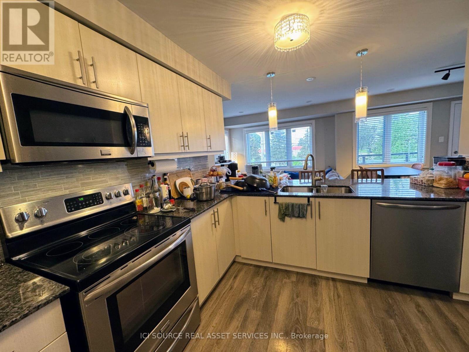 543 Goldenrod Lane, Kitchener, Ontario  N2R 0Y7 - Photo 4 - X13682352
