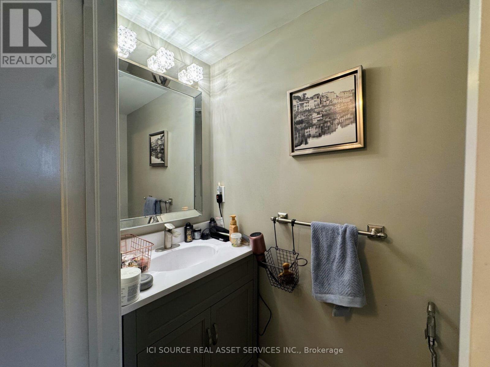 543 Goldenrod Lane, Kitchener, Ontario  N2R 0Y7 - Photo 6 - X13682352