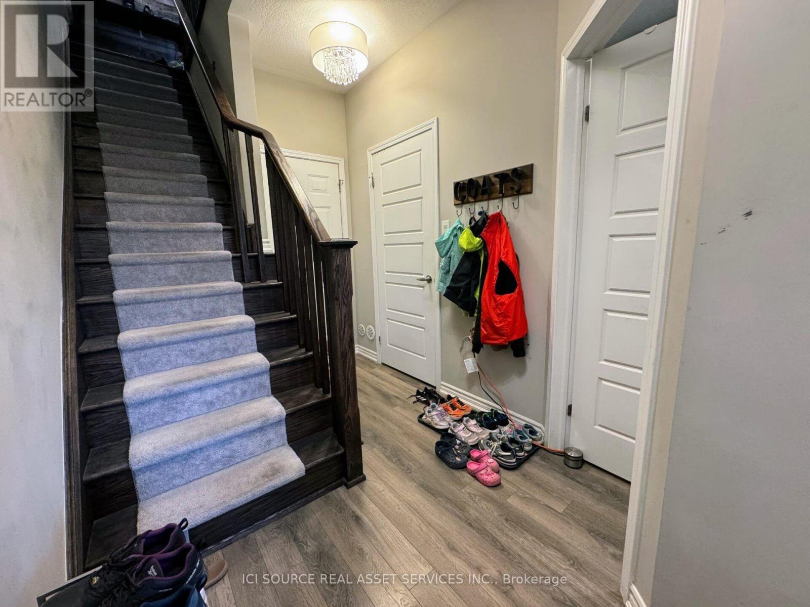 543 Goldenrod Lane, Kitchener, Ontario  N2R 0Y7 - Photo 8 - X13682352