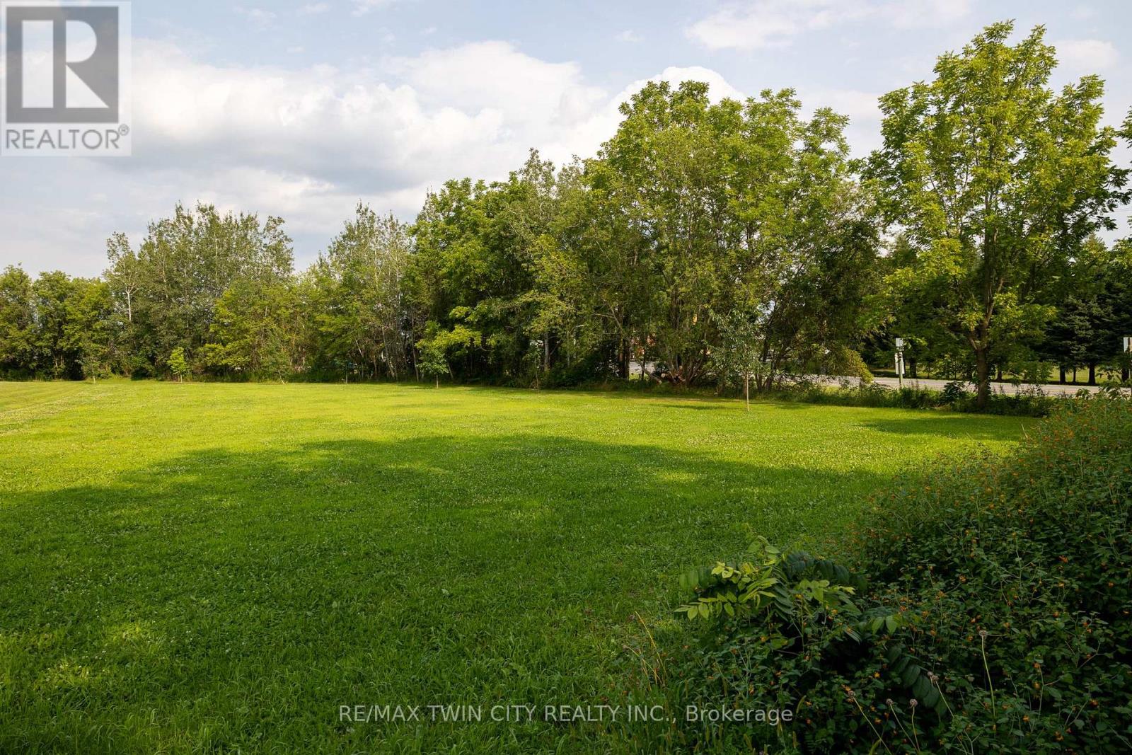 2 KINGS LANE, Brant, Ontario