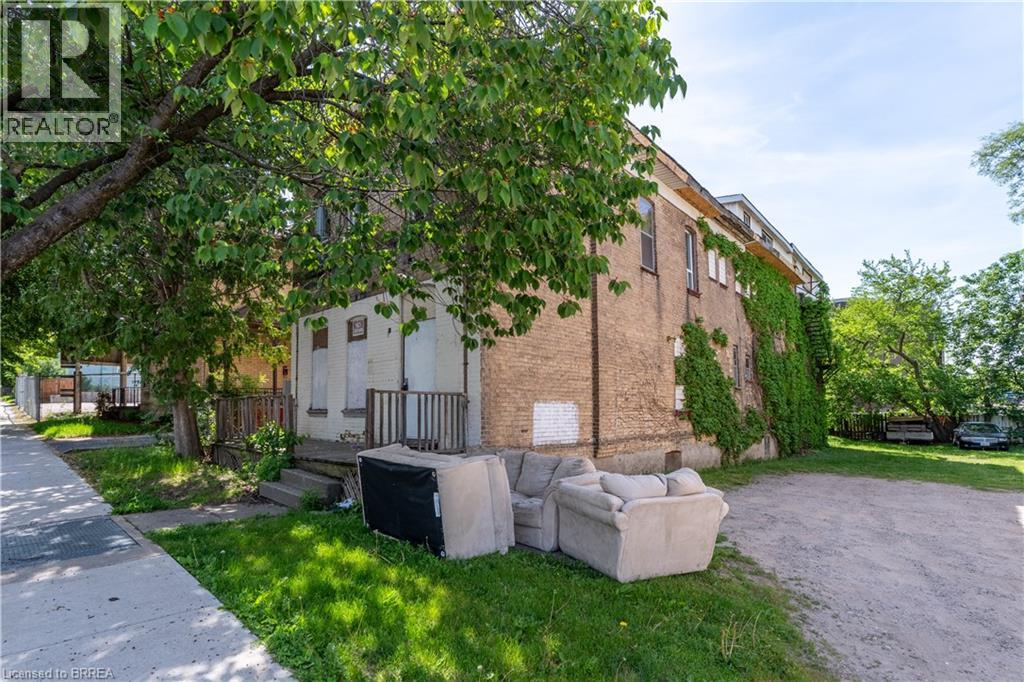 209 Dalhousie Street, Brantford, Ontario  N3S 3T8 - Photo 3 - 40834594