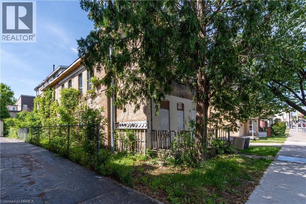 209 Dalhousie Street, Brantford, Ontario  N3S 3T8 - Photo 2 - 40834594