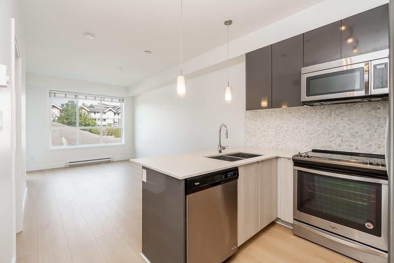 302 6468 195a Street, Surrey, British Columbia  V4N 6R6 - Photo 6 - R3156182