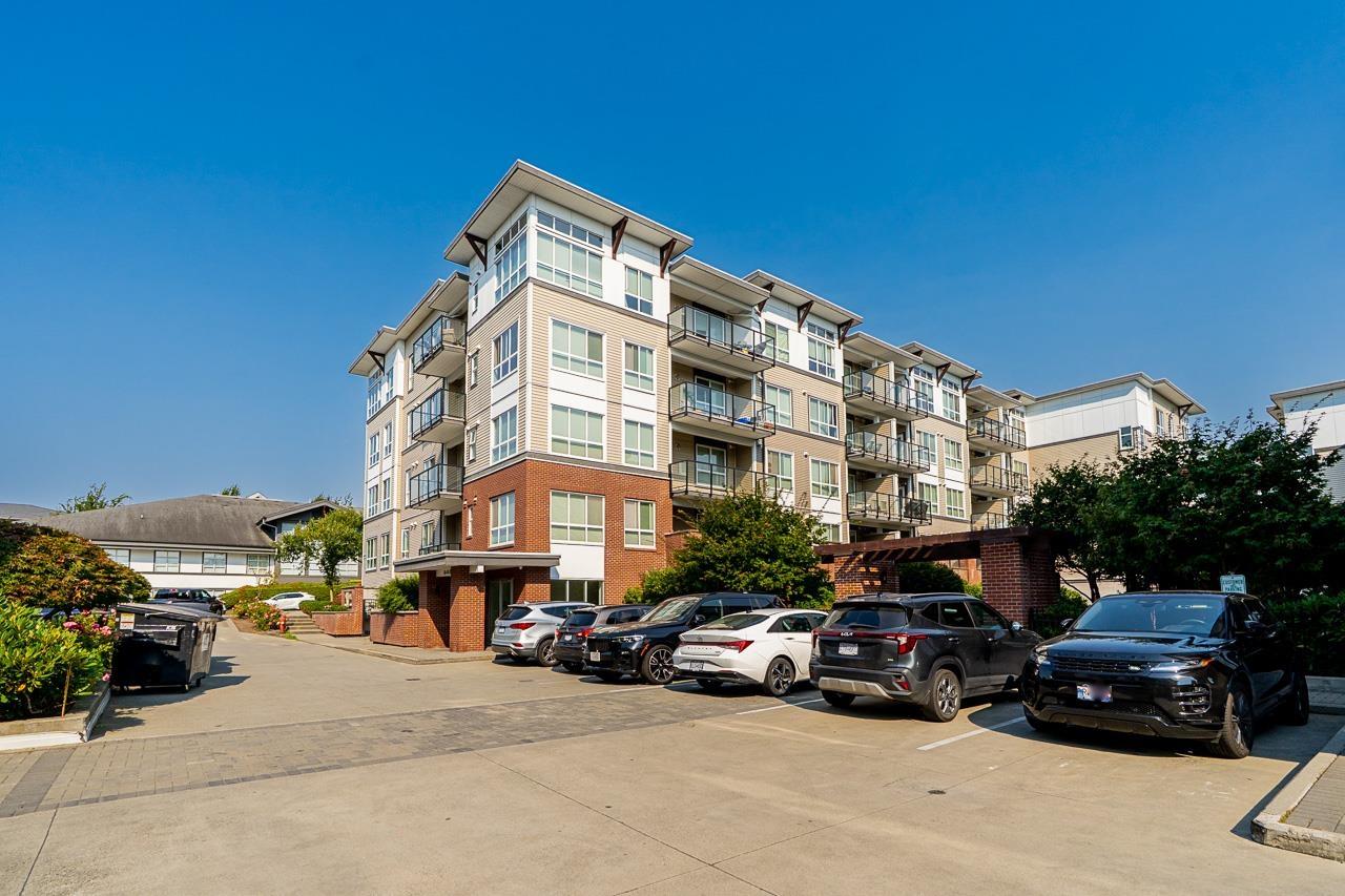 302 6468 195a Street, Surrey, British Columbia  V4N 6R6 - Photo 3 - R3156182