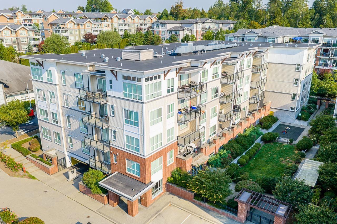 302 6468 195a Street, Surrey, British Columbia  V4N 6R6 - Photo 1 - R3156182