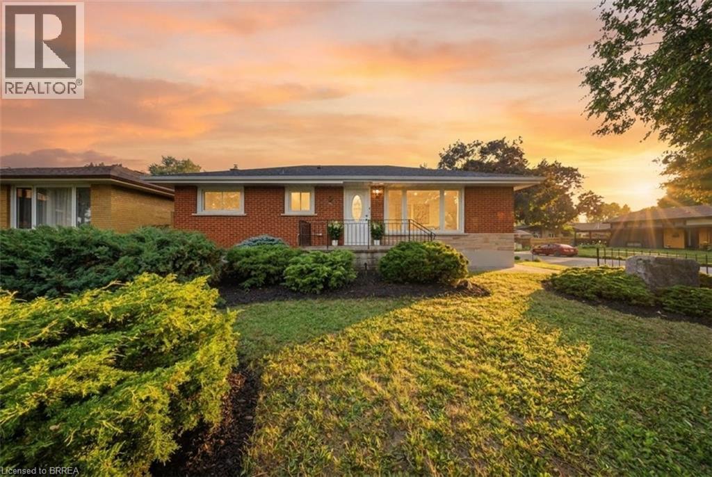 2 FRONTENAC Avenue, Brantford, Ontario