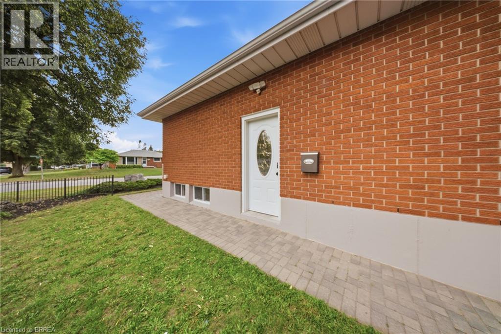 2 Frontenac Avenue, Brantford, Ontario  N3R 3B6 - Photo 37 - 40855092