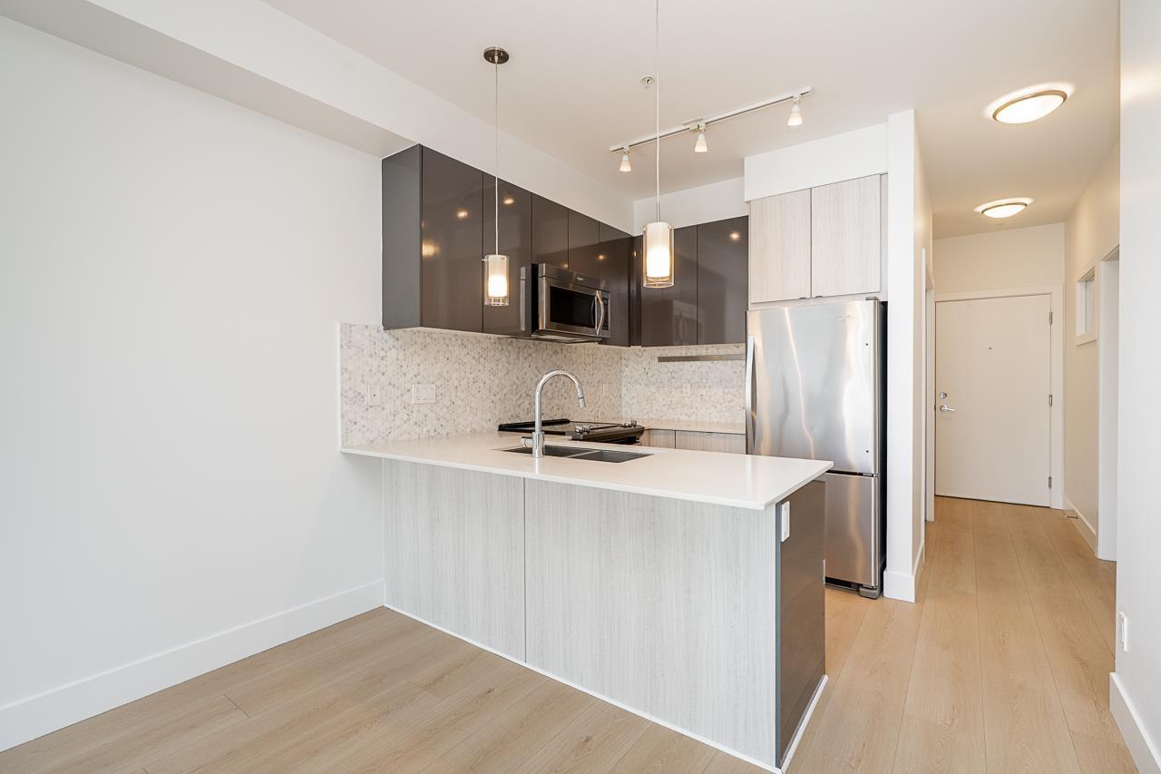 302 6468 195a Street, Surrey, British Columbia  V4N 6R6 - Photo 9 - R3156182