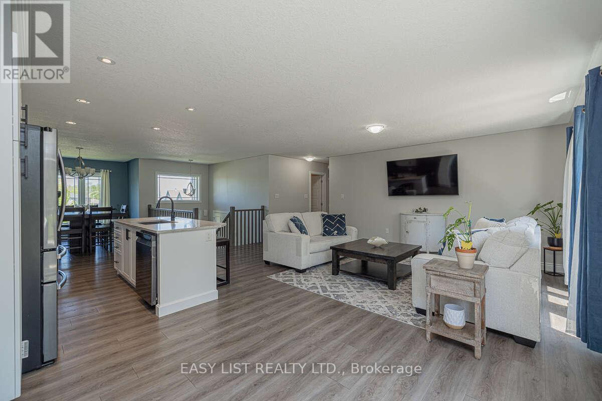 19 Ralph Dalton Boulevard, Tay, Ontario  L0K 2A0 - Photo 12 - S13417586