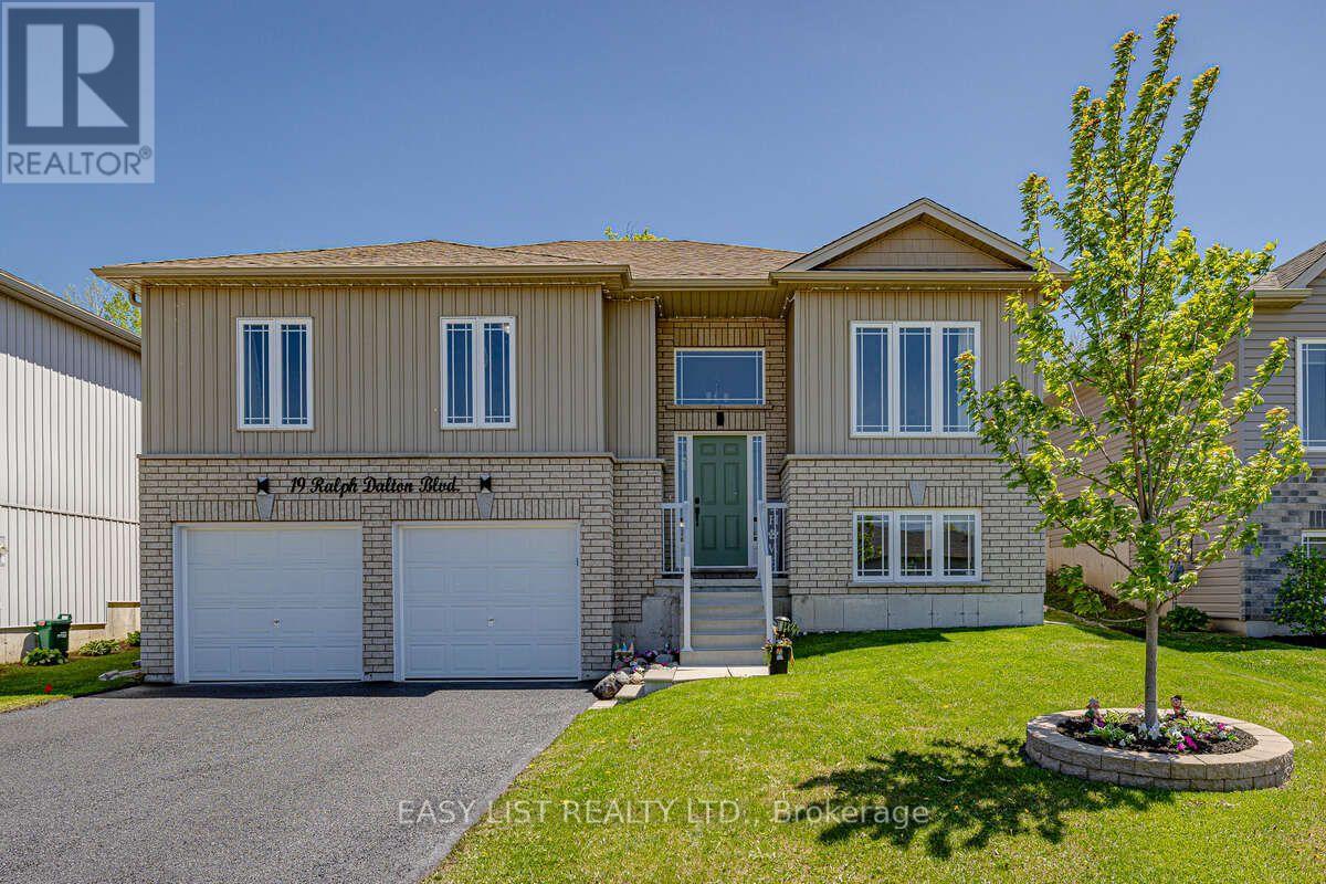 19 Ralph Dalton Boulevard, Tay, Ontario  L0K 2A0 - Photo 2 - S13417586