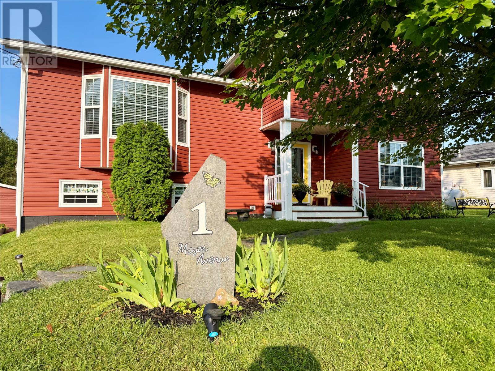 1 Mayor Avenue, Deer Lake — photo 2