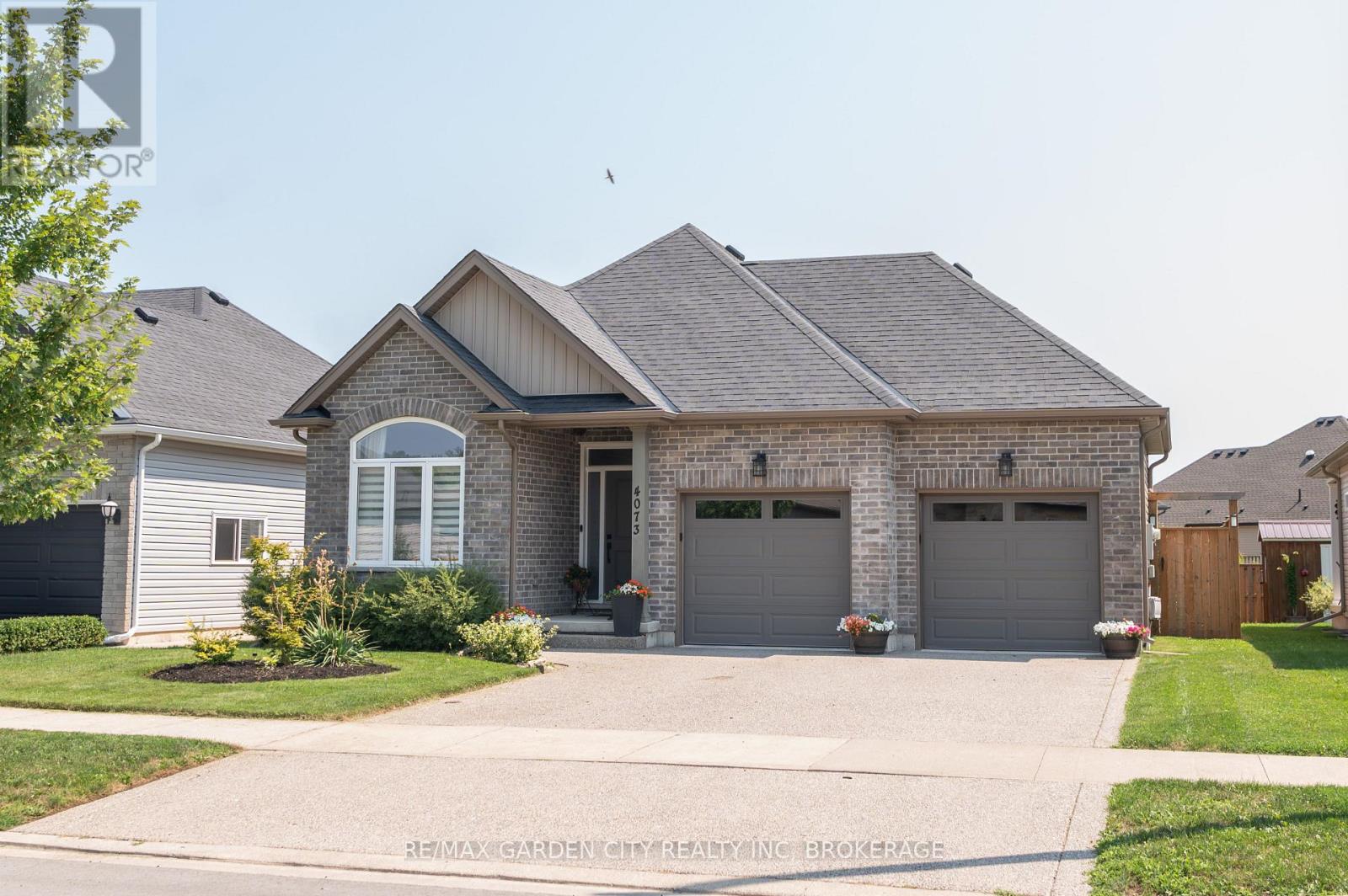 4073 Village Creek Drive, Fort Erie (Stevensville), Ontario L0S 1S0 - Photo 2 - X13682680