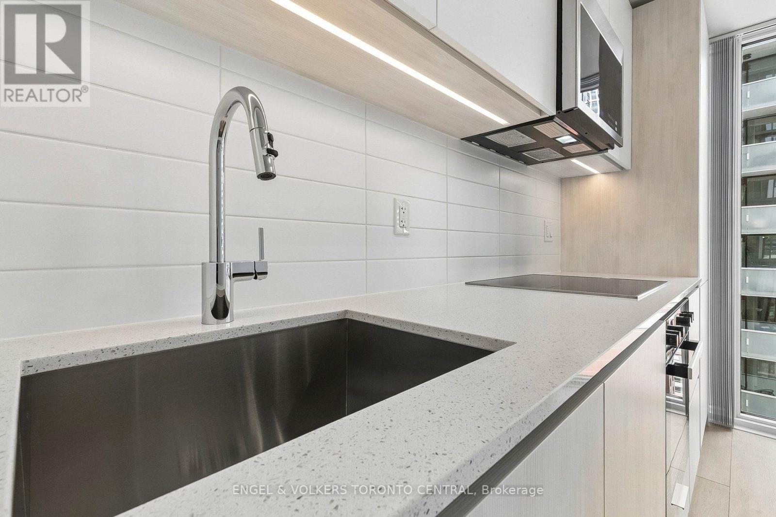 2102 - 400 King Street W, Toronto, Ontario  M5V 1K2 - Photo 8 - C13682640