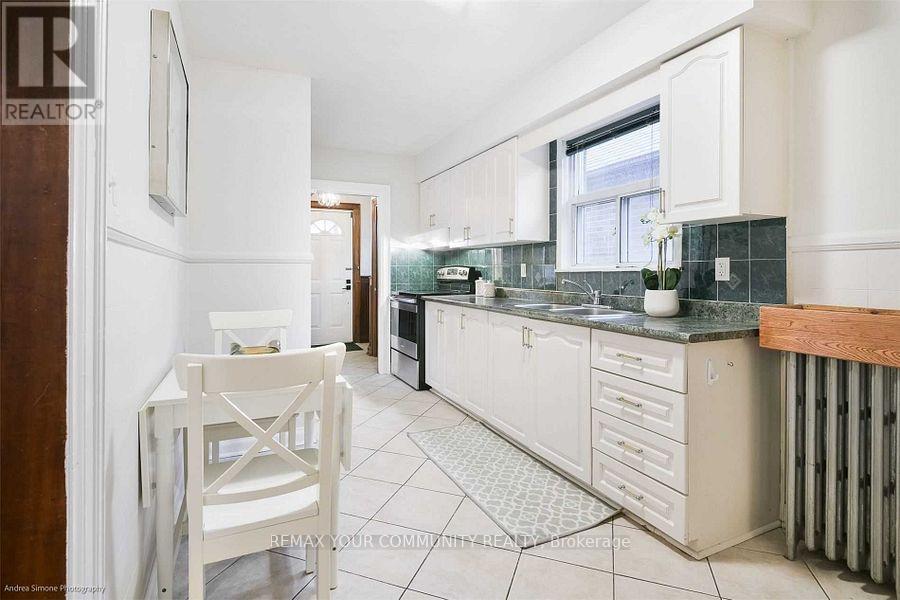 26 Elmsdale Road W, Toronto, Ontario  M4J 3M4 - Photo 10 - E13670110