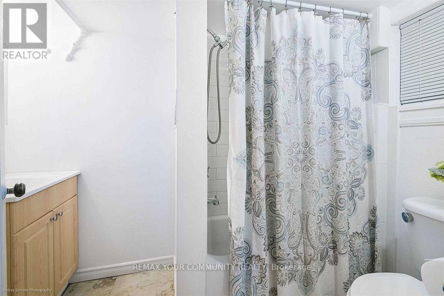 26 Elmsdale Road W, Toronto, Ontario  M4J 3M4 - Photo 18 - E13670110