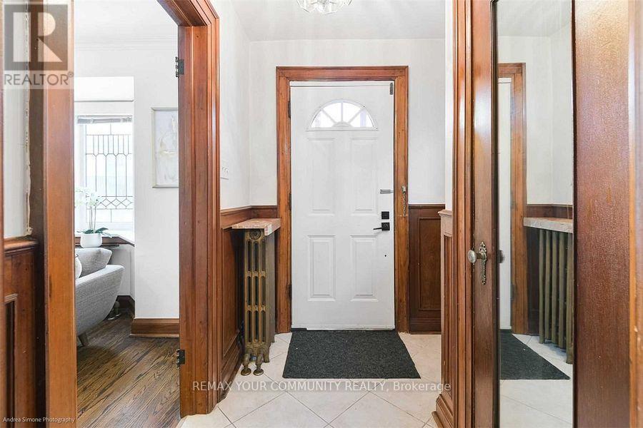 26 Elmsdale Road W, Toronto, Ontario  M4J 3M4 - Photo 3 - E13670110