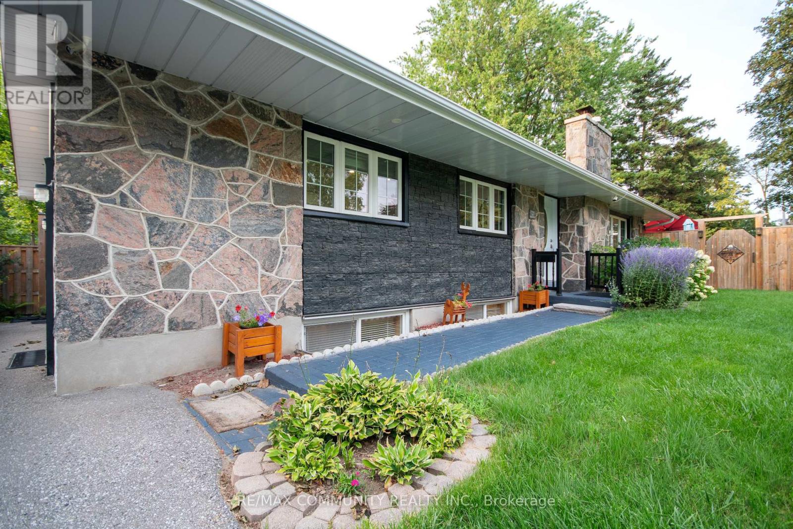 167 Simpson Road, Ajax, Ontario  L1S 2V7 - Photo 2 - E13682642