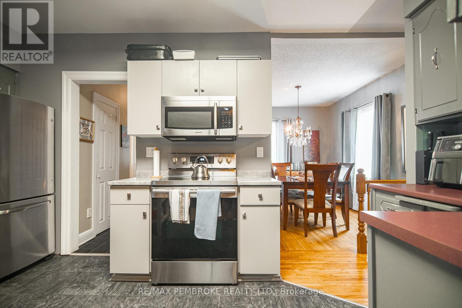 320 Mackay Street, Pembroke, Ontario  K8A 1C7 - Photo 5 - X13682676