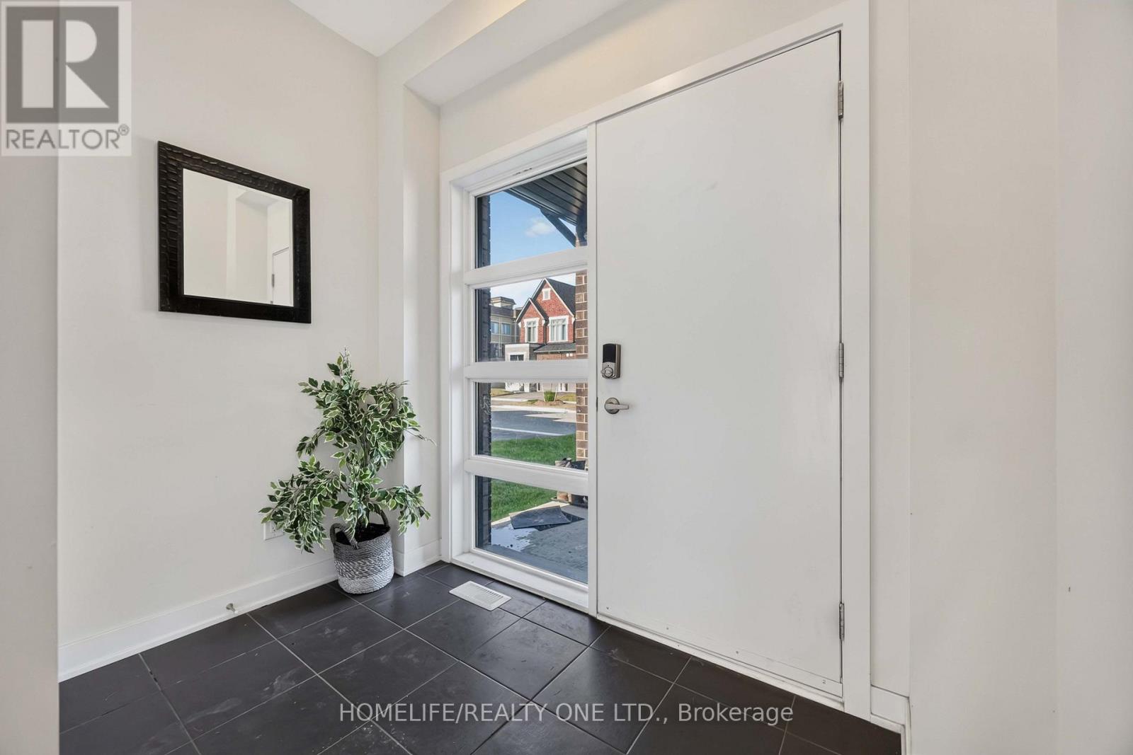 10 Harvey Bunker Crescent, Markham, Ontario  L6C 3M7 - Photo 4 - N13682652