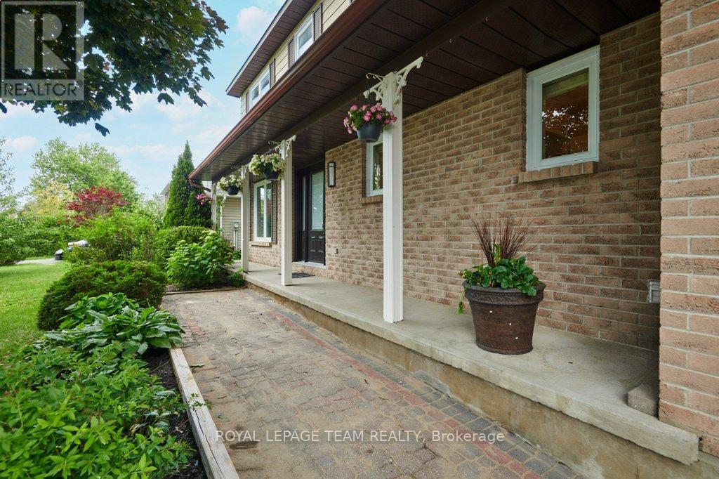 332 Liard Street, Ottawa, Ontario  K2S 1J8 - Photo 2 - X13682638