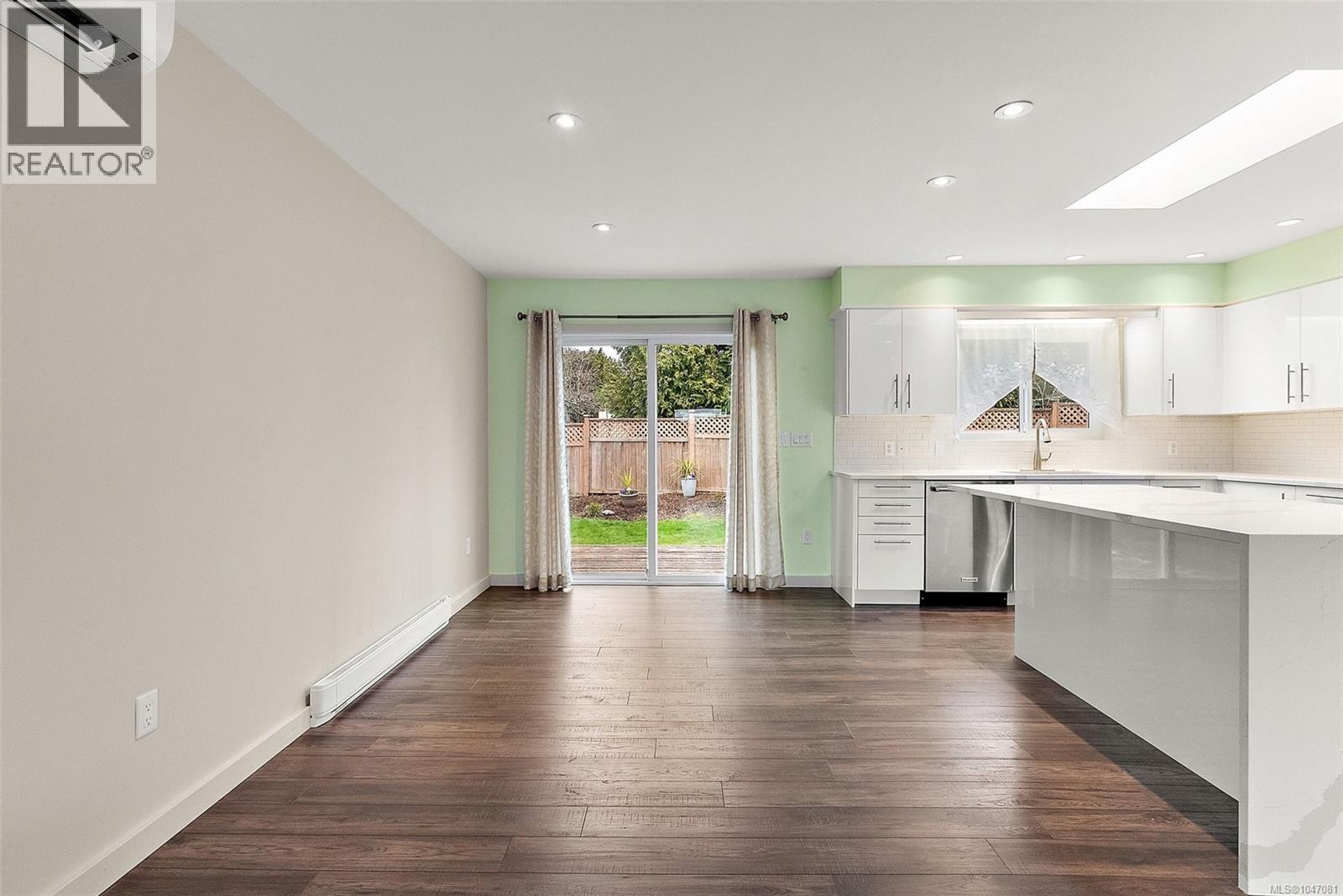 10411 Finch Pl, Sidney, British Columbia  V8L 4P7 - Photo 5 - 1047081