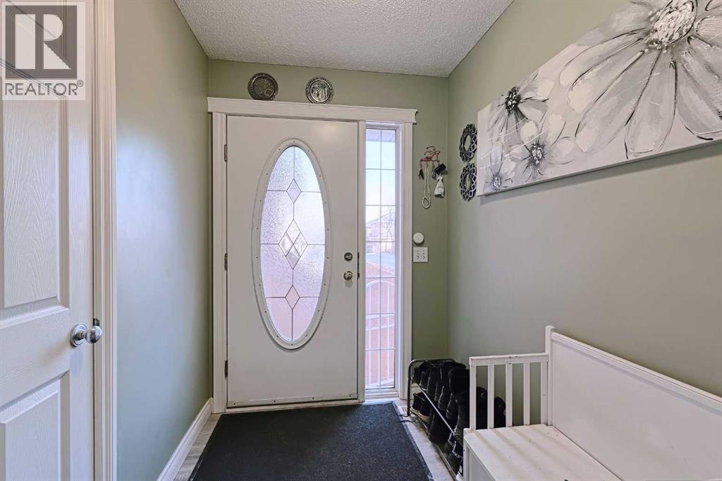 501 Coral Cove NE, Calgary, Alberta  T3J 3Y9 - Photo 3 - A2280990