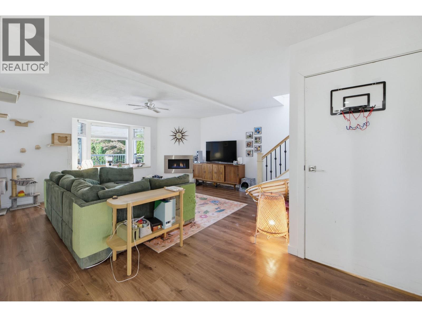 7041 Willingdon Avenue, Burnaby, British Columbia  V5J 3R4 - Photo 4 - R3155602