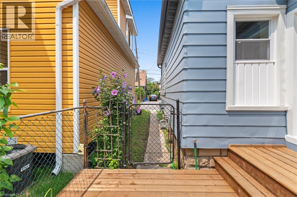 35 East 27th Street, Hamilton, Ontario L8V 3E8 - Photo 7 - 40851578