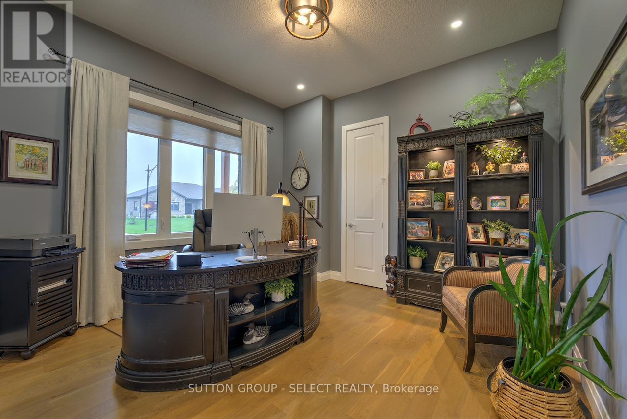 276 Hazelton Lane, South Huron, Ontario  N0M 1S3 - Photo 12 - X13135446