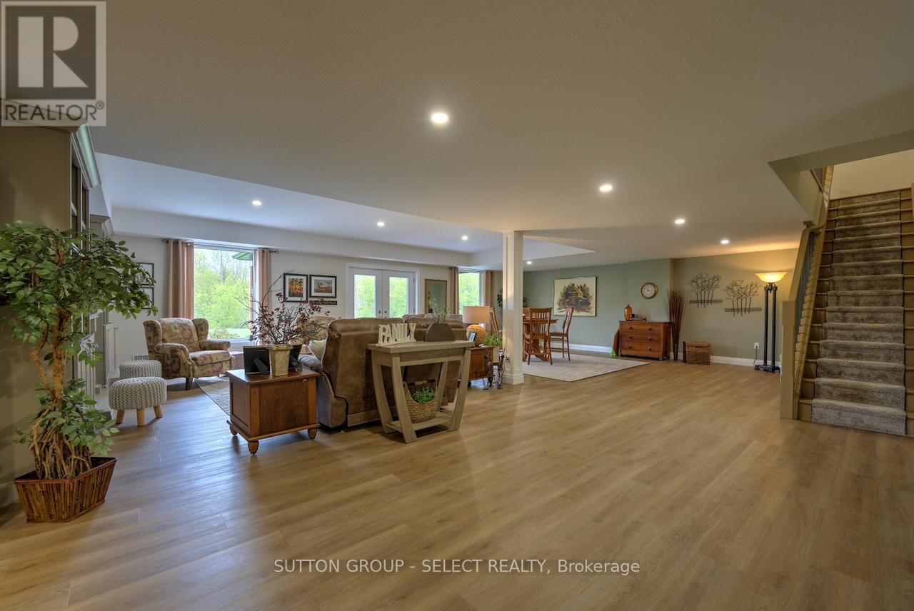 276 Hazelton Lane, South Huron, Ontario  N0M 1S3 - Photo 39 - X13135446