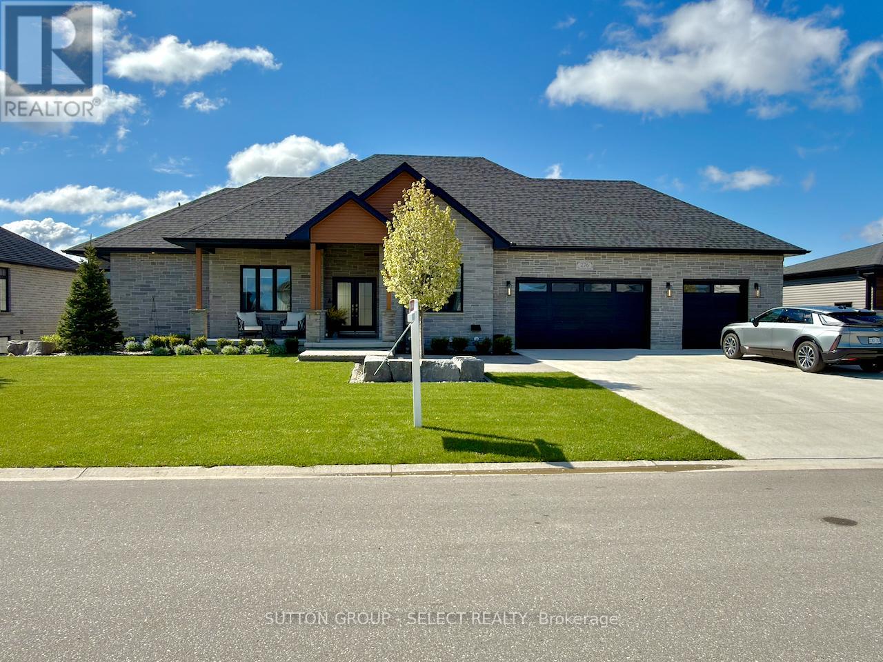276 Hazelton Lane, South Huron, Ontario  N0M 1S3 - Photo 4 - X13135446