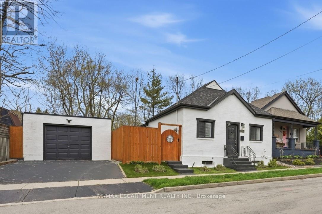 390 Hunter Street W, Hamilton, Ontario  L8P 1S9 - Photo 2 - X13481590