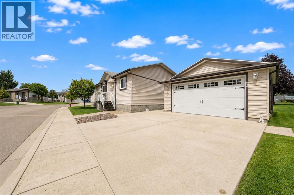 62 Timothy Way SE, Medicine Hat, Alberta  T1B 0M7 - Photo 2 - A2337424